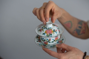 peach-gaiwan-handpainted-8
