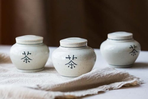 Distant Dynasty Song Style 茶 Tea Jar