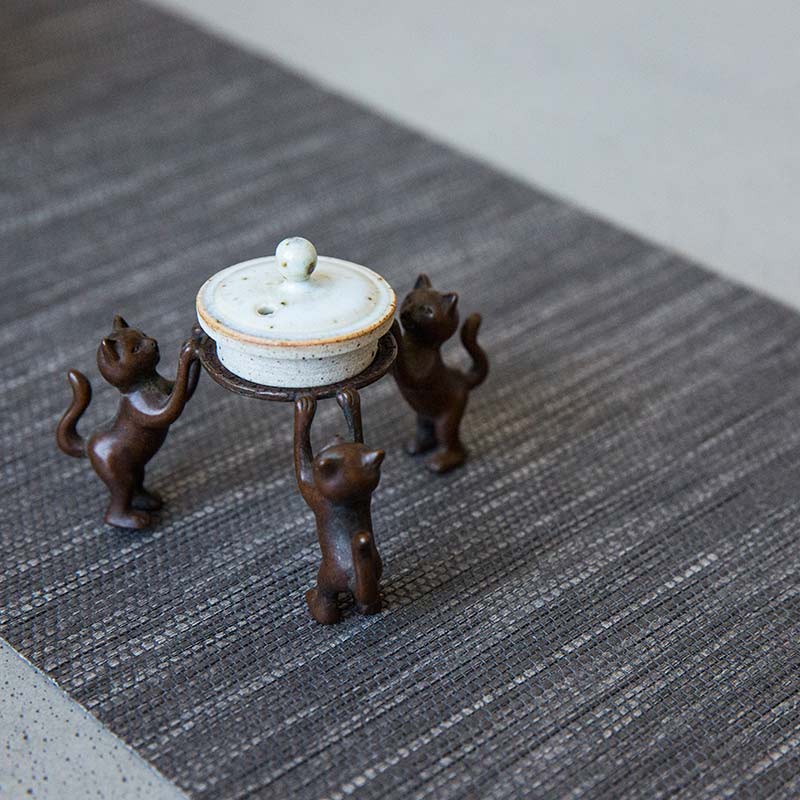 3 meows copper teapot lid holder 2 | BITTERLEAF TEAS