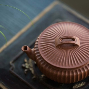 broad-yixing-zhuni-sculpted-teapot-4