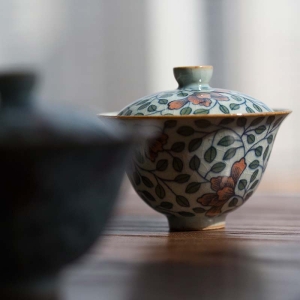 secret-garden-handpainted-qinghua-gaiwan-10