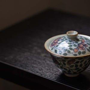 secret-garden-handpainted-qinghua-gaiwan-12