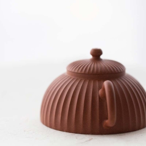 half-moon-sculpted-jiangponi-yixing-zisha-teapot-7