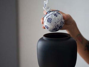midnight jianshui zitao tea jar 6 | BITTERLEAF TEAS