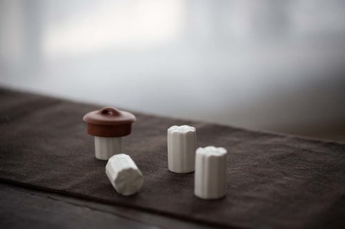 Lucid Lid Holder