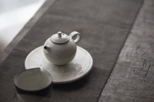 white-night-teapot-round-1