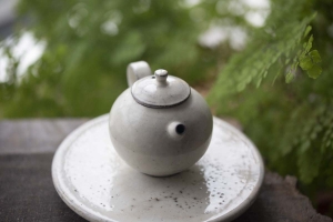 white-night-teapot-round-4