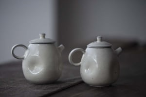 white-night-dimple-teapot-3