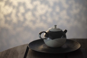 white-night-half-half-teapot-10