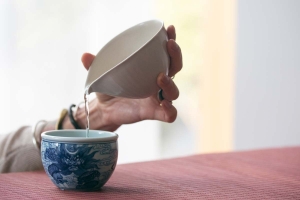 qinghua-handpainted-zhongkui-teacup-1