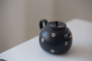 guangs-sketchbook-sm-panda-dot-round-teapot-3