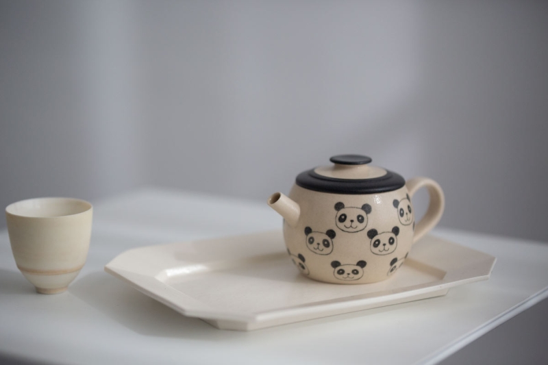 Guang's Sketchbook 2 Tone Round Teapot with Large Panda Dots