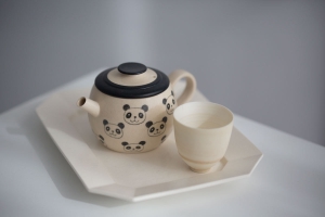 Guang's Sketchbook 2 Tone Round Teapot with Large Panda Dots