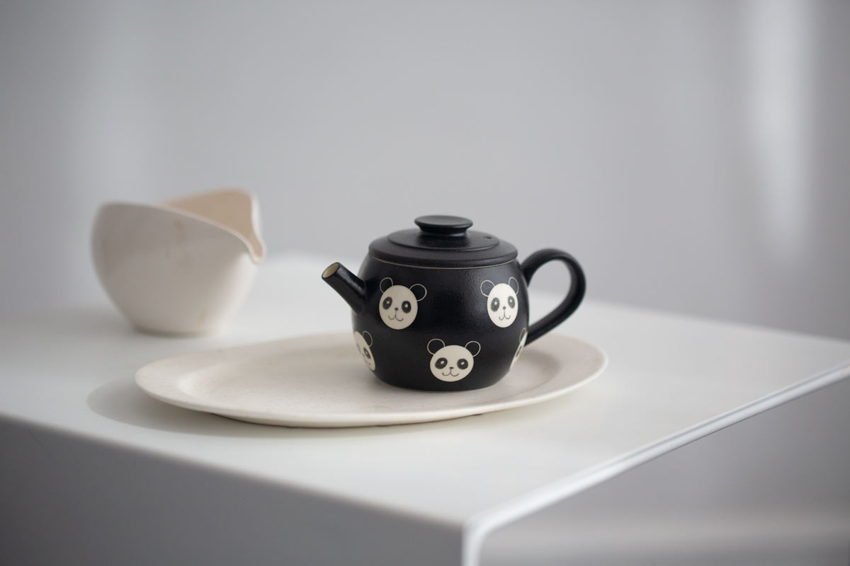 gs-panda-teapot-round-lg-dot-1