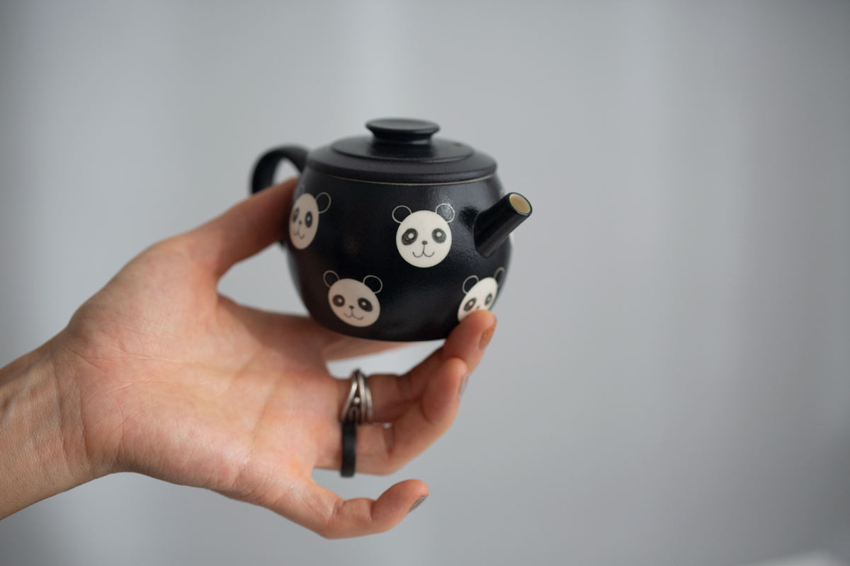 gs-panda-teapot-round-lg-dot-11