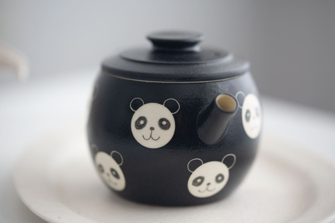 gs-panda-teapot-round-lg-dot-8