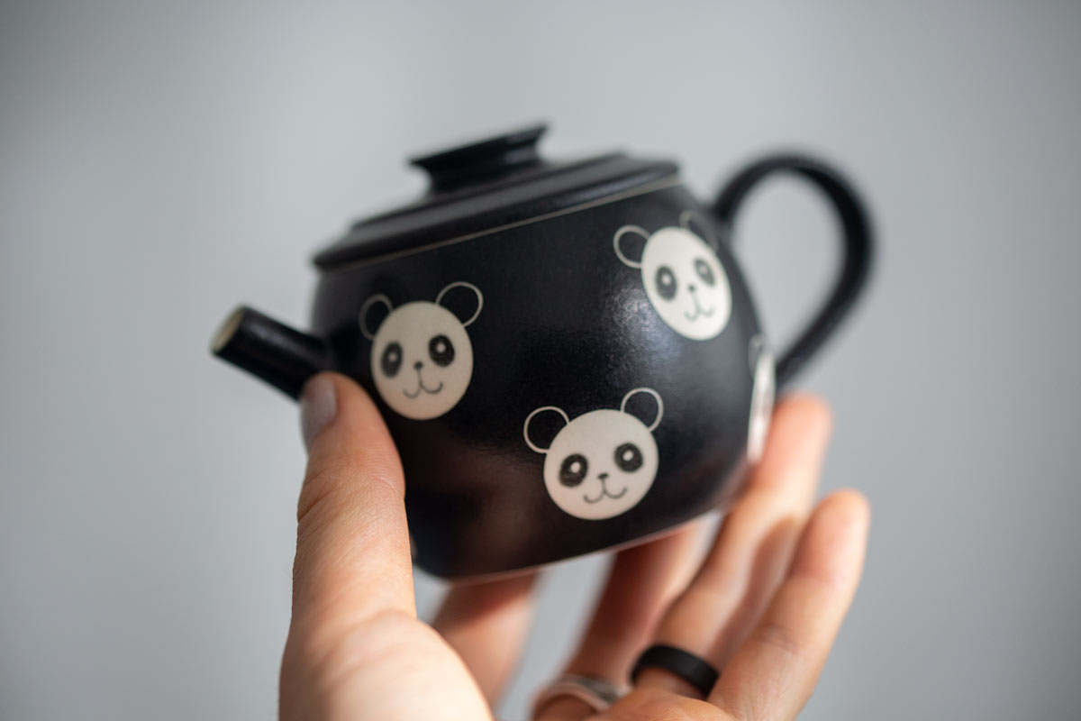 gs-panda-teapot-round-lg-dot-9