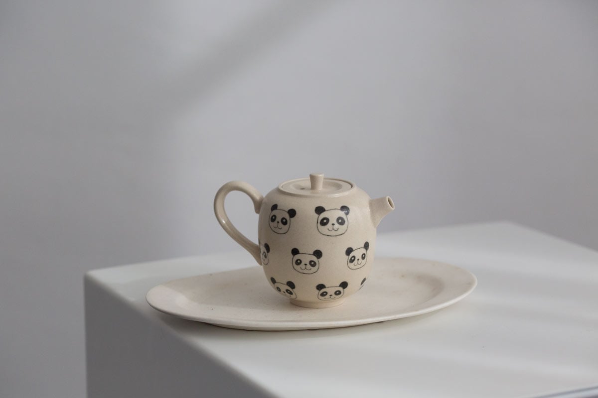 gs-panda-teapot-tall-white-lg-dot-1