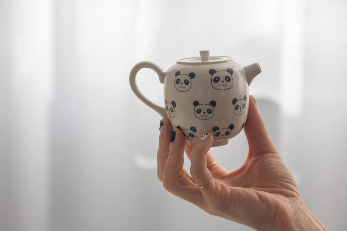 gs-panda-teapot-tall-white-lg-dot-11