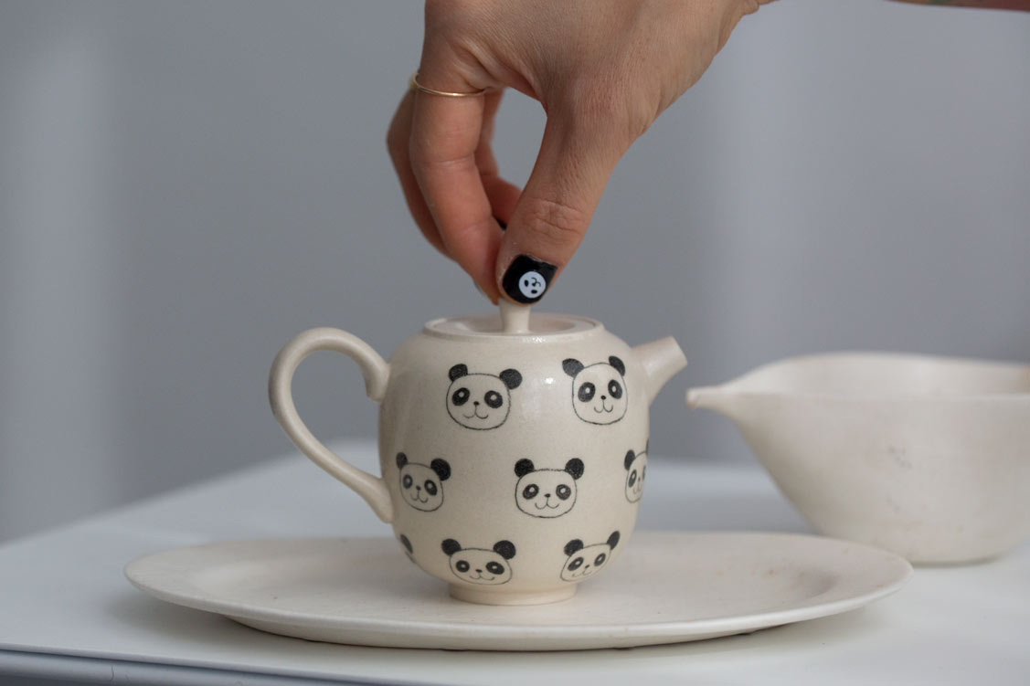 gs-panda-teapot-tall-white-lg-dot-12