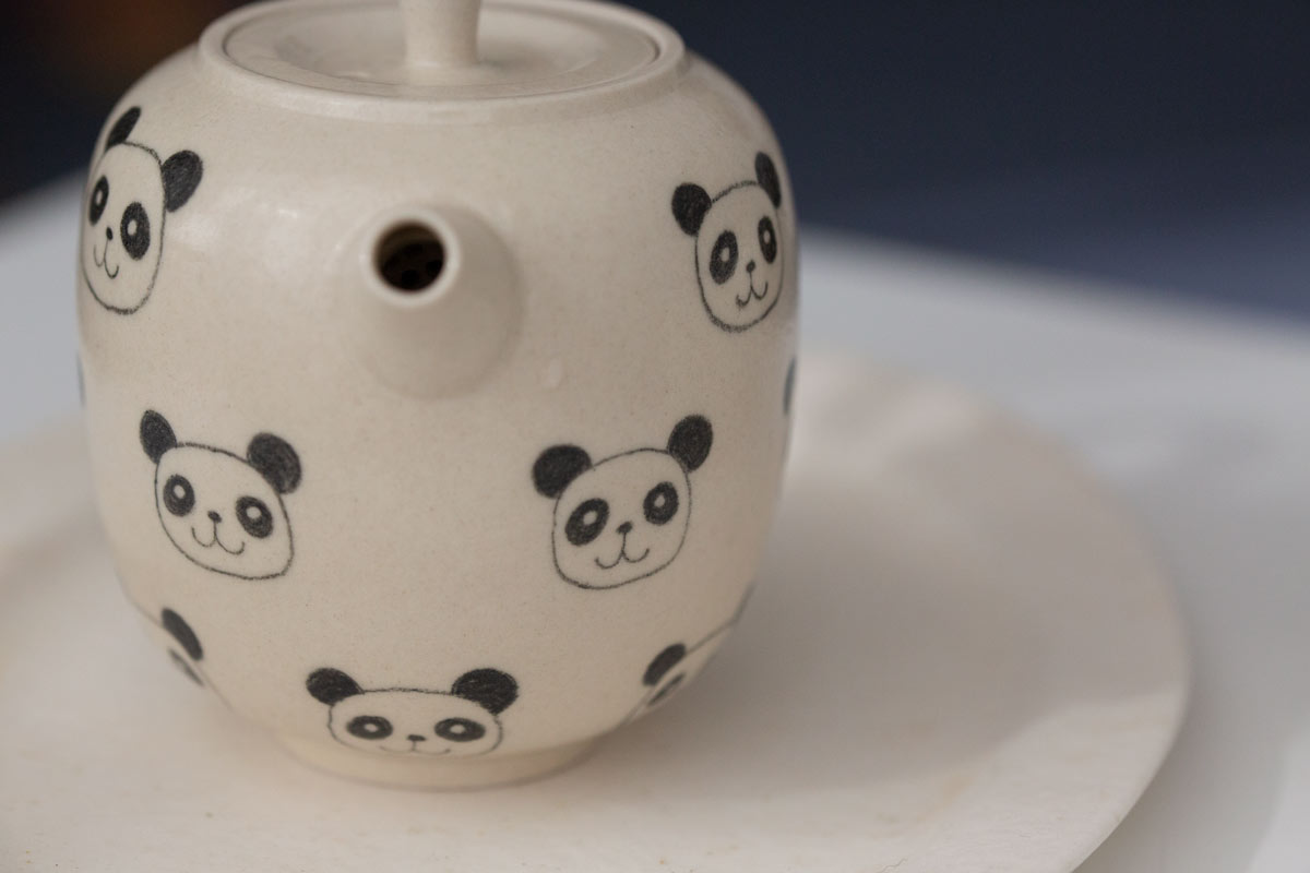 gs-panda-teapot-tall-white-lg-dot-13