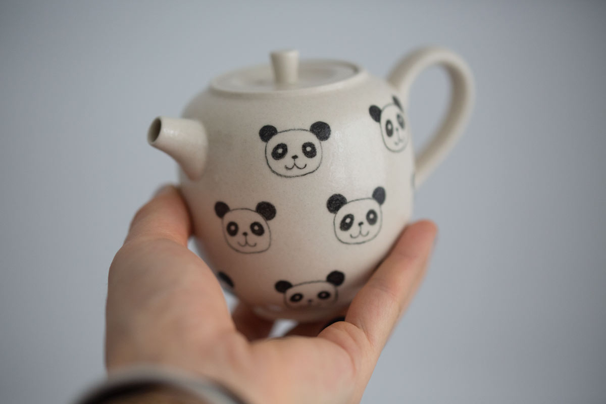 gs-panda-teapot-tall-white-lg-dot-14
