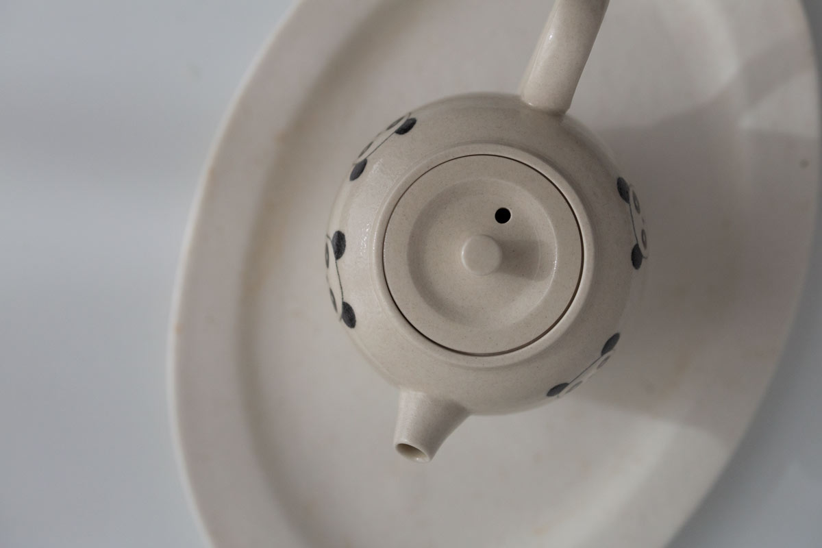 gs-panda-teapot-tall-white-lg-dot-2