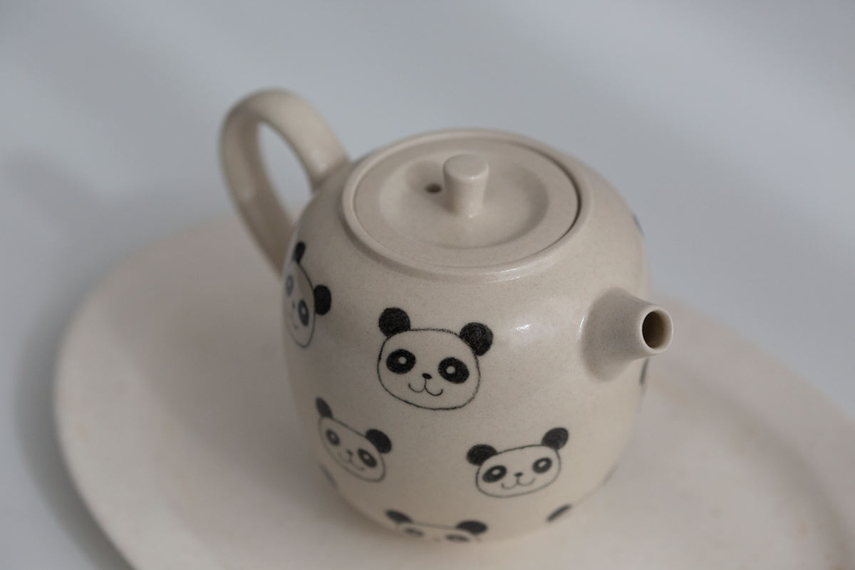 gs-panda-teapot-tall-white-lg-dot-3