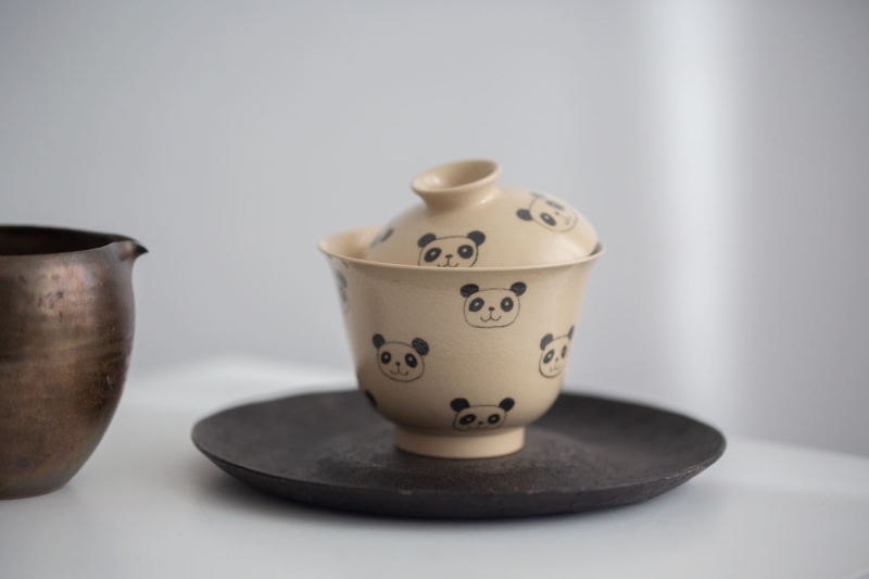 Guang's Sketchbook White Gaiwan with Large Pands Dots