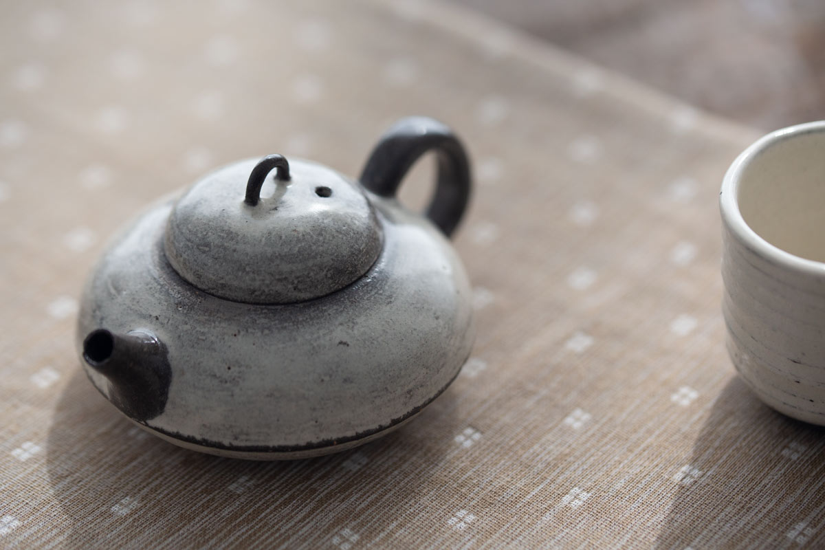 terra-white-teapot-10