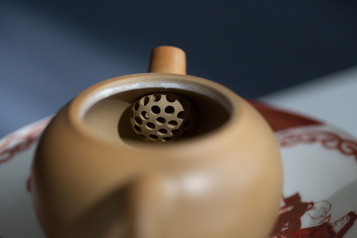 ivory-wood-fired-jianshui-zitao-teapot-qiu-5
