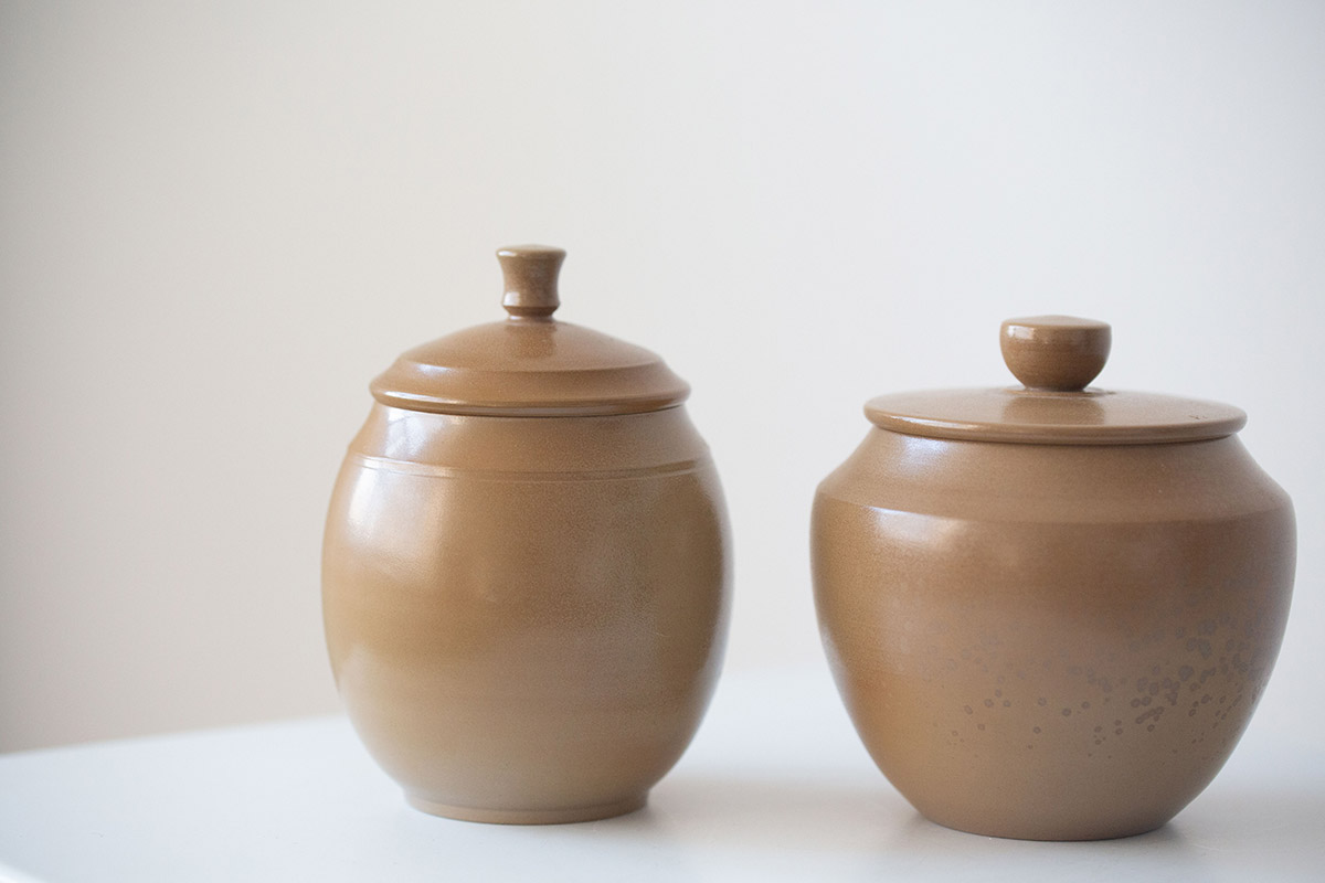 one-paw-up-wood-fired-jianshui-zitao-tea-jar-10