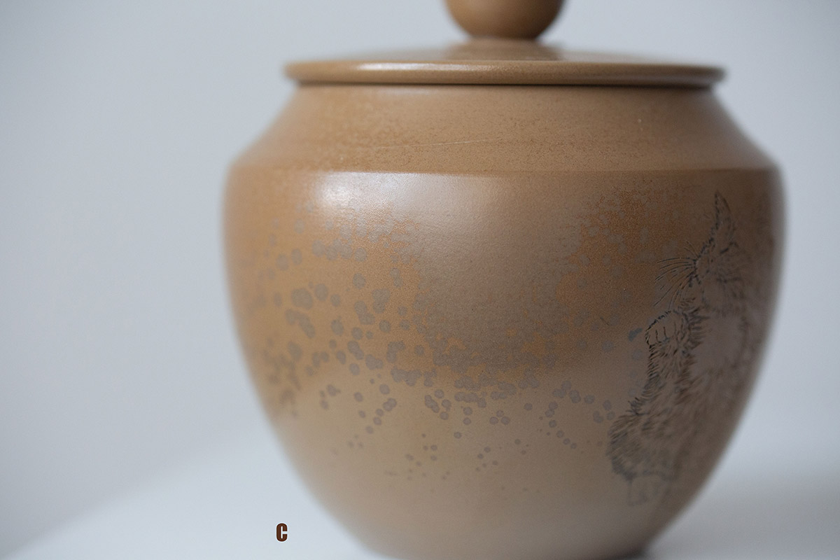 one-paw-up-wood-fired-jianshui-zitao-tea-jar-4