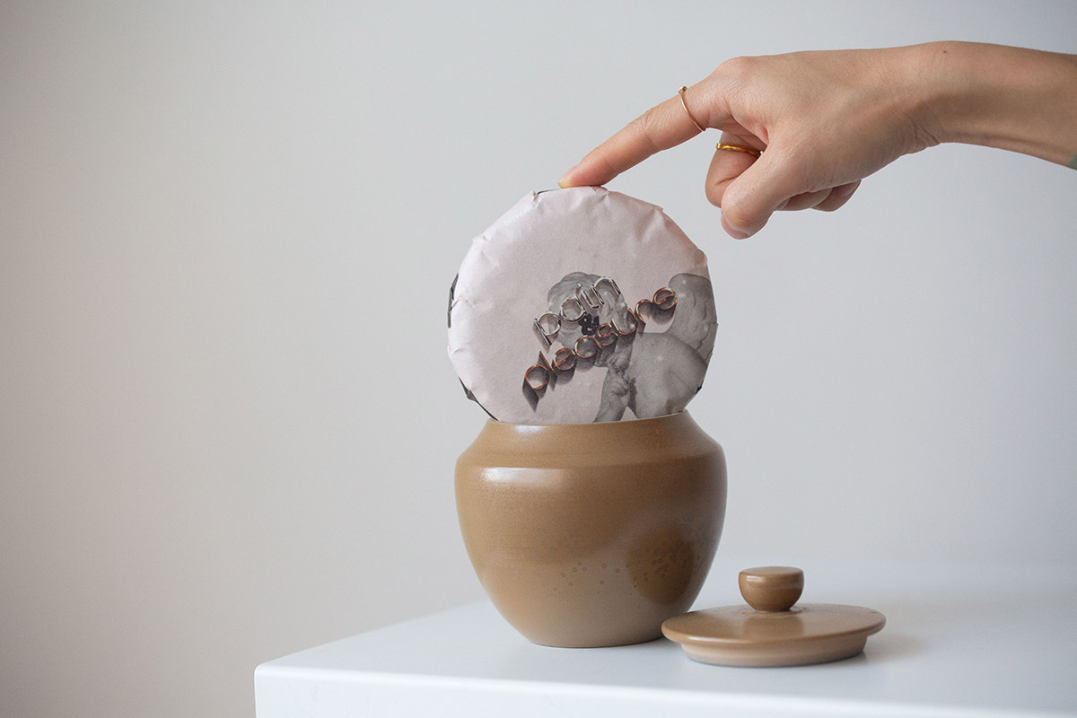 one-paw-up-wood-fired-jianshui-zitao-tea-jar-6