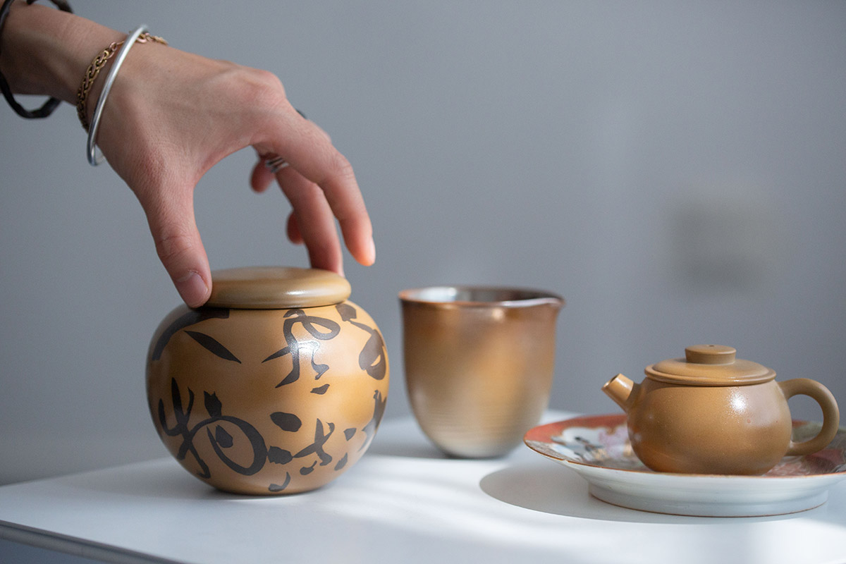 script-wood-fired-jianshui-zitao-tea-jar-3