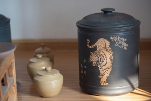 the-hunt-jianshui-zitao-tong-jar-3