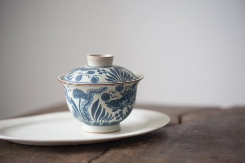 Muted Qinghua Gaiwan - Fish