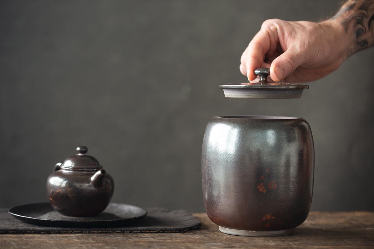 black-pearl-wood-fired-jianshui-zitao-tea-jar-1