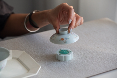 Zephyr Lid Holder