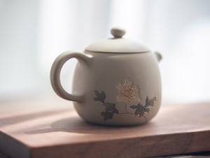 natural habitat jianshui zitao teapot magnolia white peony 1 | BITTERLEAF TEAS