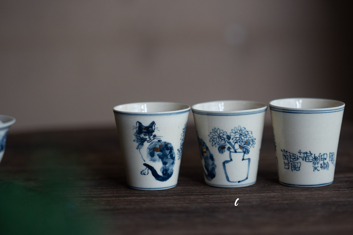gilded qinghua teacup feline 5 25 10 | BITTERLEAF TEAS