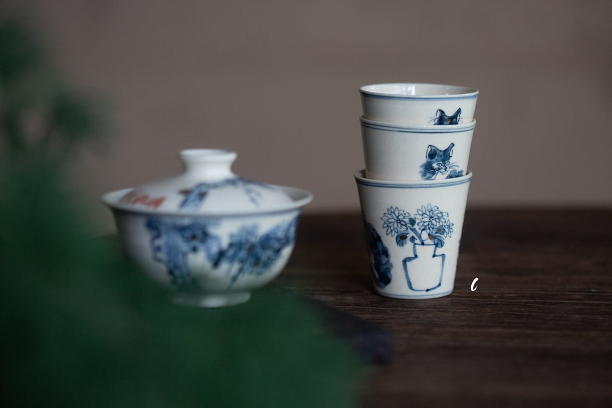 gilded qinghua teacup feline 5 25 11 | BITTERLEAF TEAS