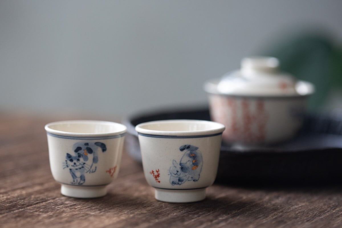 gilded qinghua teacup feline 5 25 5 | BITTERLEAF TEAS