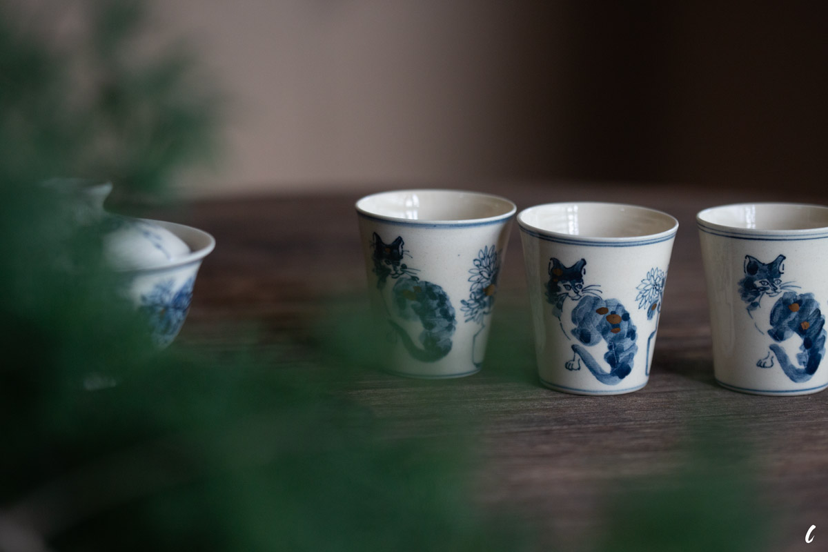 gilded qinghua teacup feline 5 25 9 | BITTERLEAF TEAS