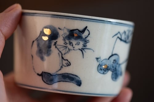 gilded quinghua teacup feline 12 24 12 | BITTERLEAF TEAS