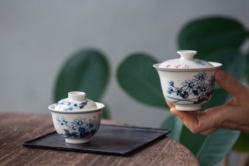 Gilded Qinghua Gaiwan - Flowers