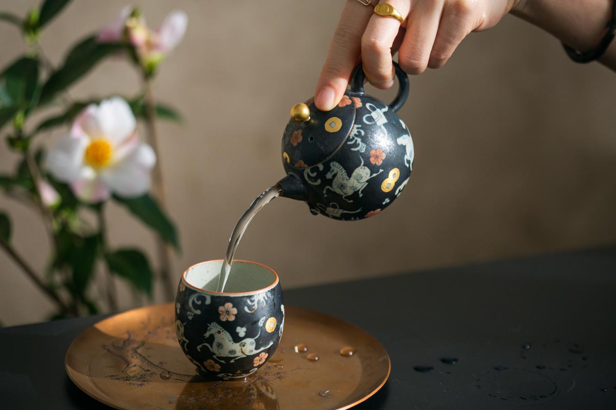 good omen teapot horse 3 | BITTERLEAF TEAS