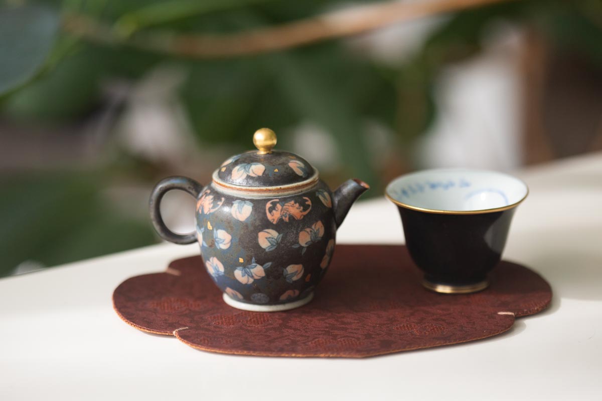 good omen teapot peach bat 10 | BITTERLEAF TEAS