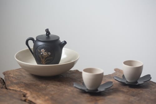 Natural Habitat Jianshui Zitao Teapot - Black Narcissus